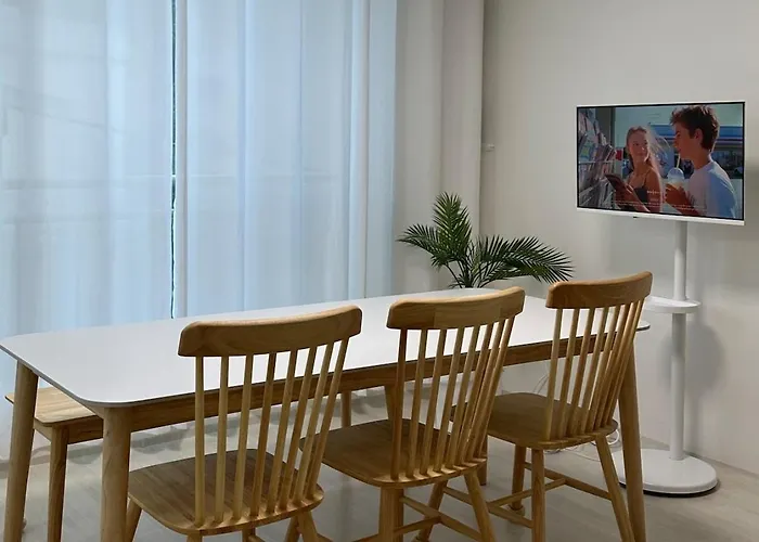 Appartement 1 Stop To Seomyeon&jeonpo Café Street , 1-minute Walk To International Finance Center Station , Large Supermarket , The Base Camp For Traveling In