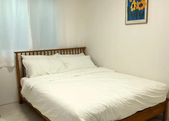 1 Stop To Seomyeon&jeonpo Café Street , 1-minute Walk To International Finance Center Station , Large Supermarket , The Base Camp For Traveling In Appartement Busan